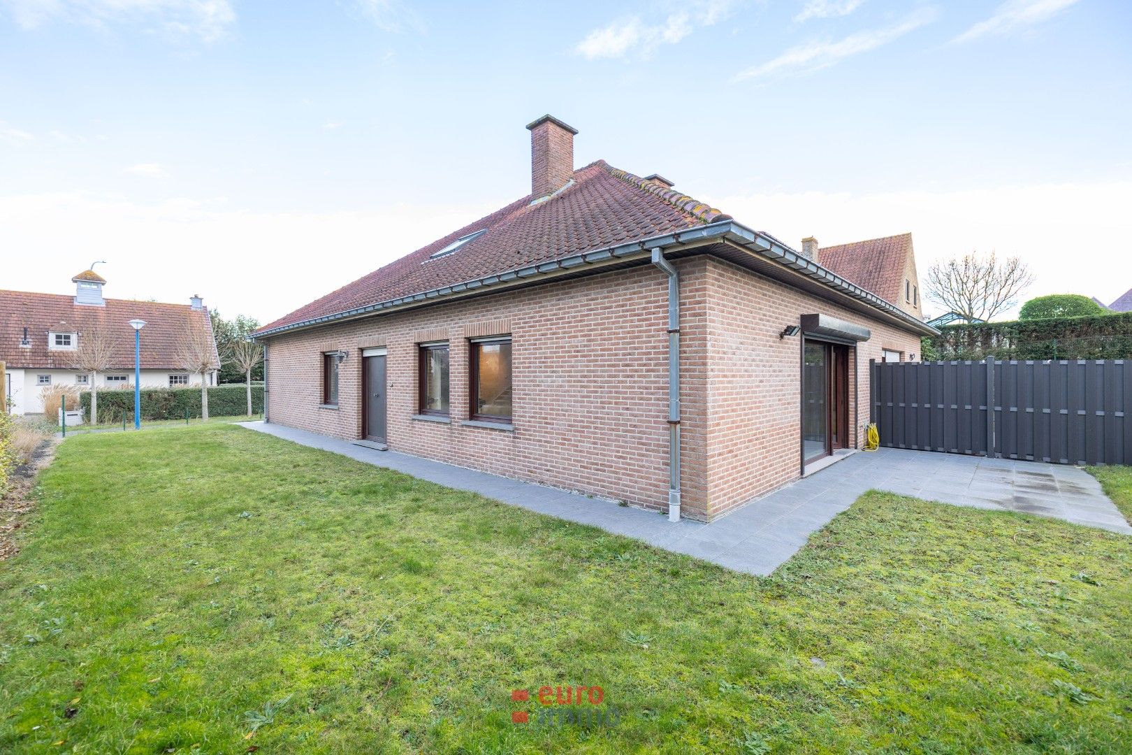 Hoofdfoto van de publicatie: Halfopen villa op triple-A locatie!