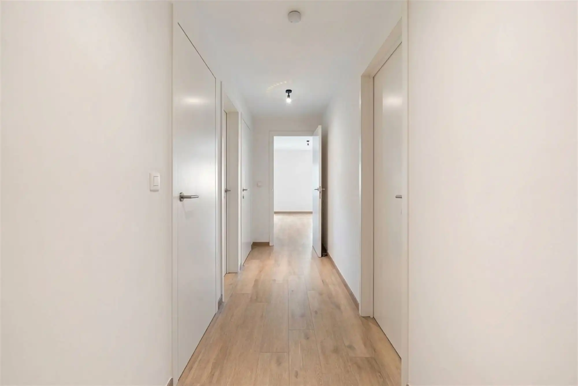 Mooi strak gelijkvloers appartement met 3 slaapkamers, tuin, inclusief garage en carport, EPC A foto 5
