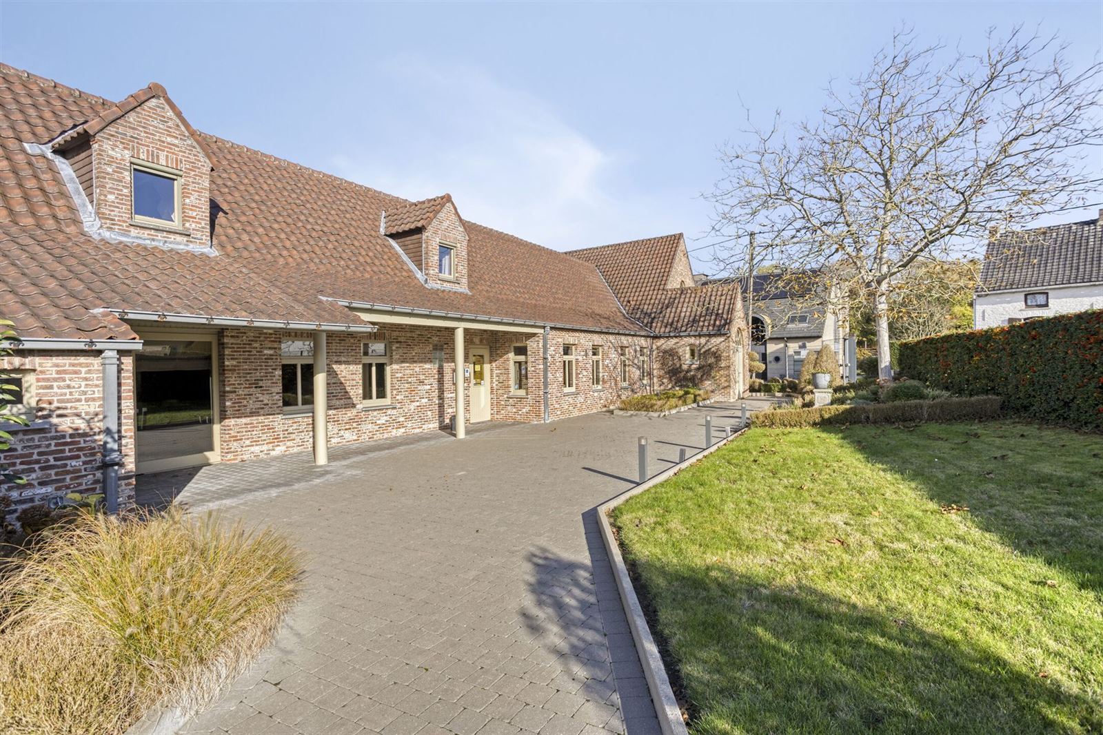 Unieke kans : Horeca met parking en instap klare woonst met 5 slaapkamers foto 5