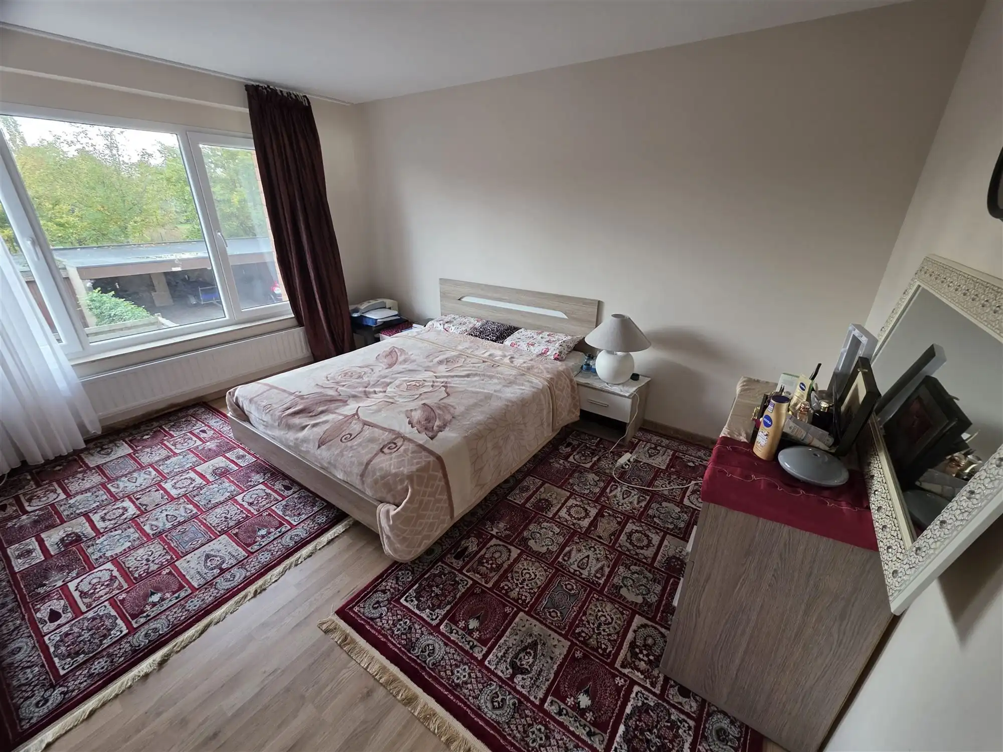 Instapklaar 2-slaapkamer appartement met terras en garage foto 12