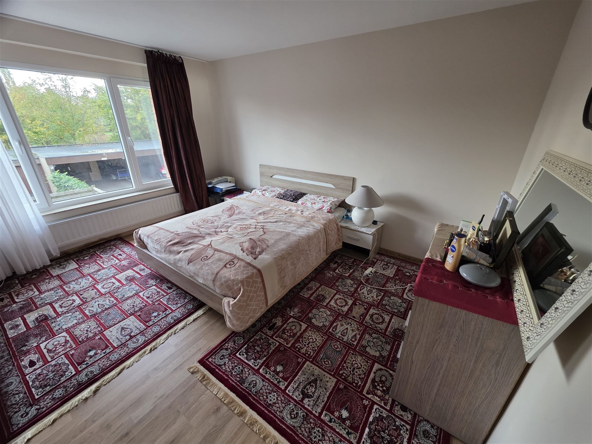 Instapklaar 2-slaapkamer appartement met terras en garage foto 12