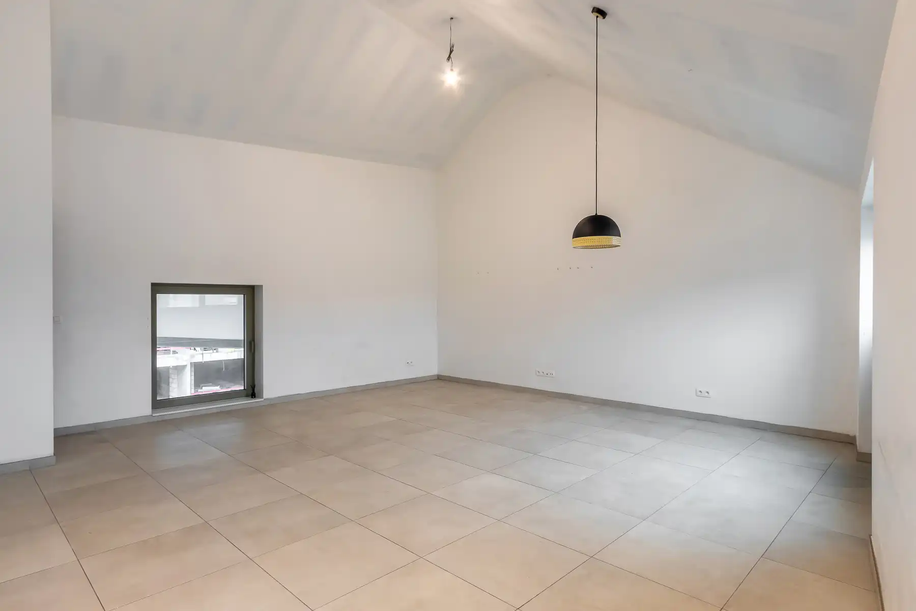 Recent 1-slaapkamer appartement, terras en autostaanplaats foto 10