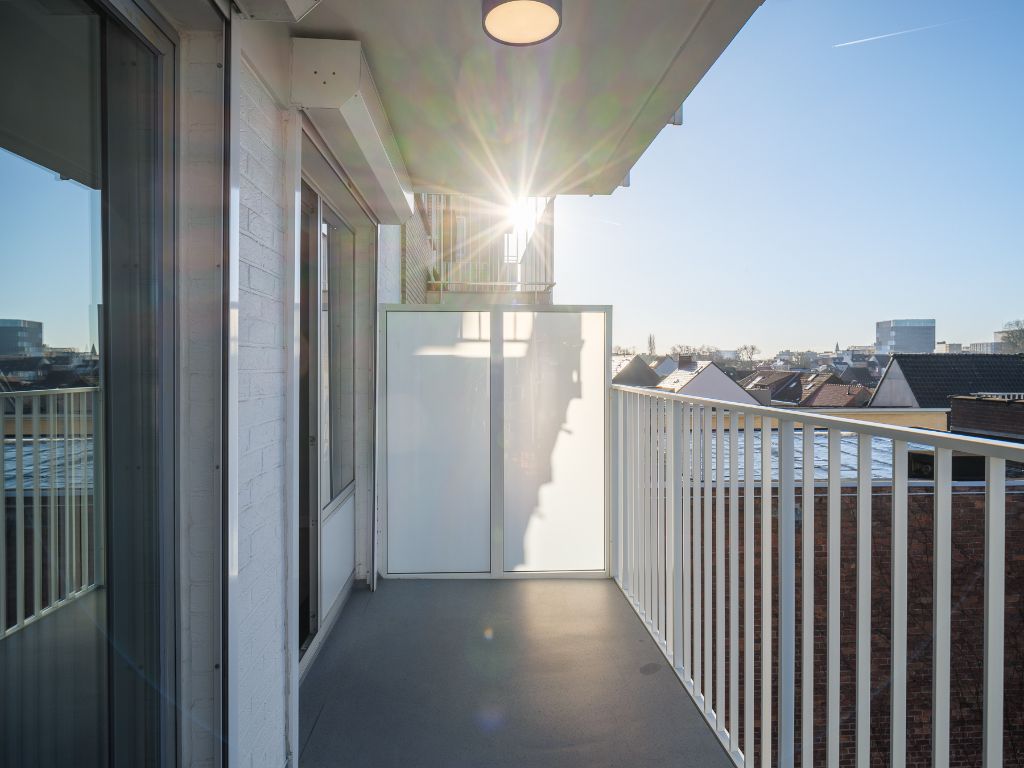 Instapklaar en ruim appartement met twee volwaardige slaapkamers en prachtig zicht op het Zuidpark. foto 13