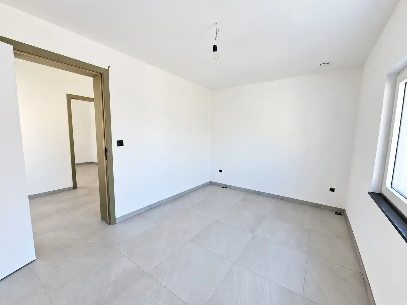 Volledig gerenoveerde woning met 3 slaapkamers te huur in het centrum van Lanaken foto 15