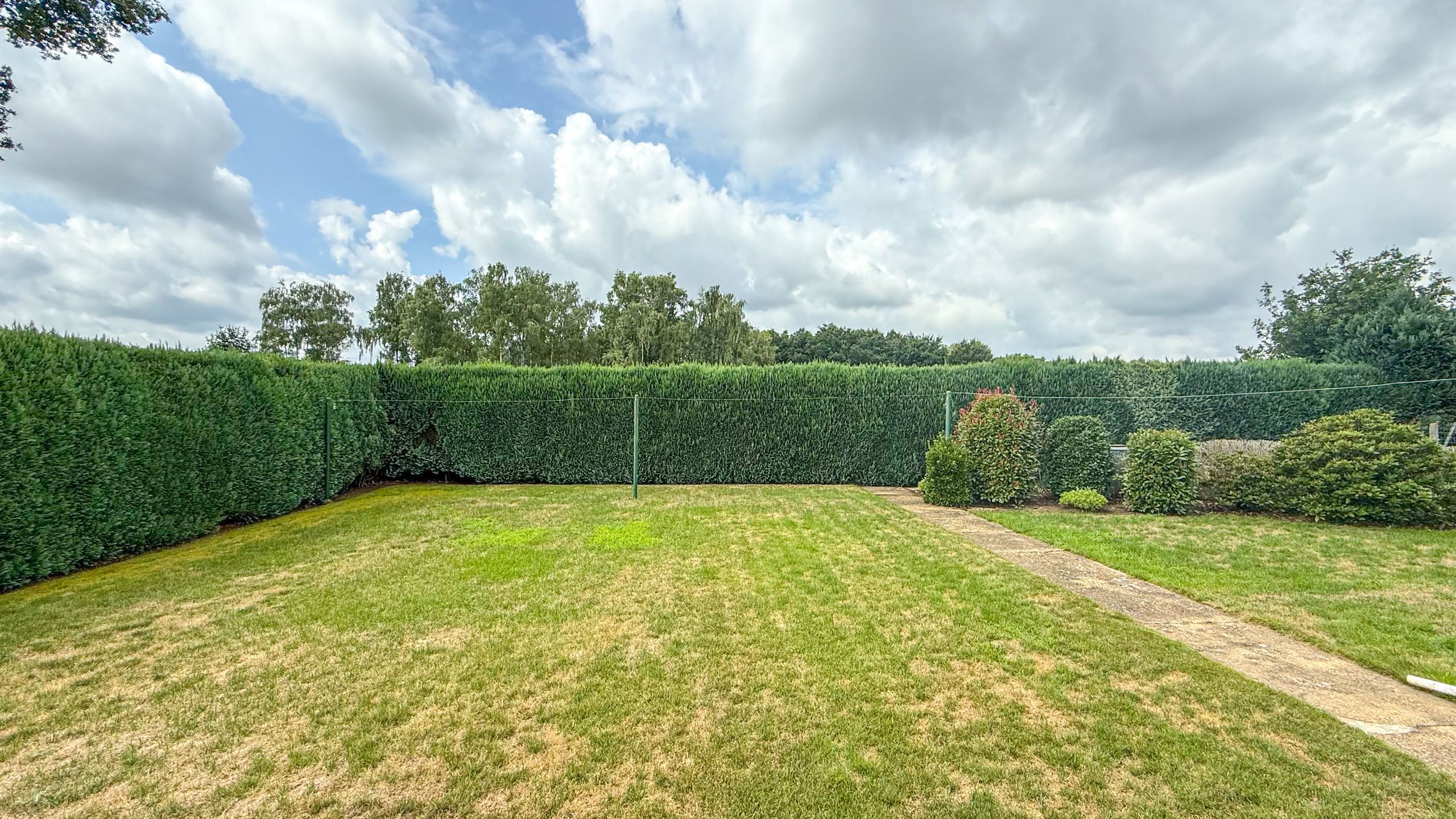 Rustig gelegen woning met dubbele garage, kelder en privacy! foto 32