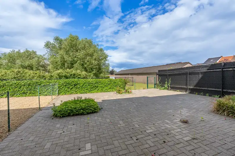 Zeer rustig gelegen gelijkvloers appartement met 3 slaapkamers, tuin en garage foto 3