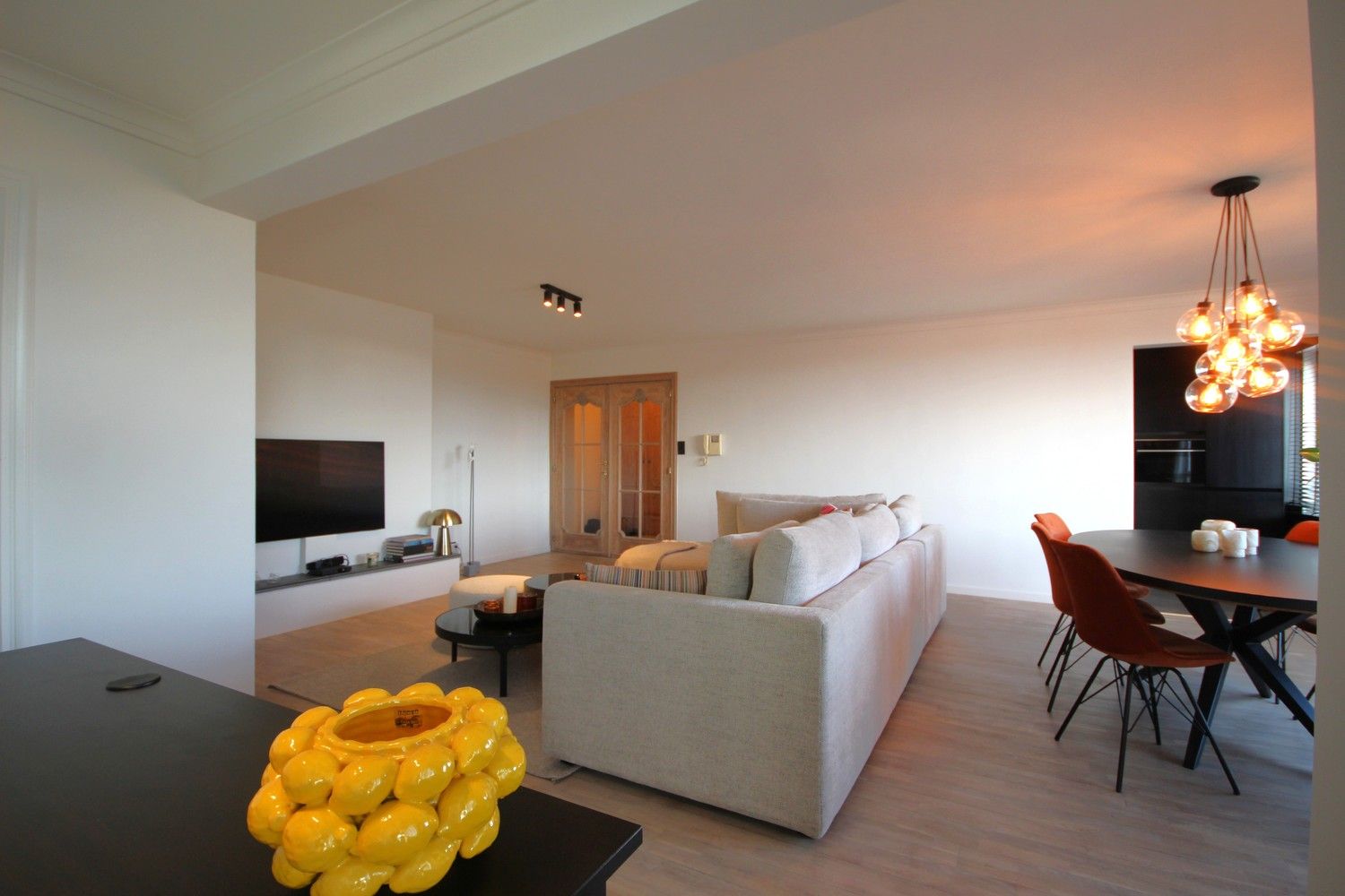 Vernieuwd appartement met 2 slaapkamers, garage en kelder in het centrum foto 11