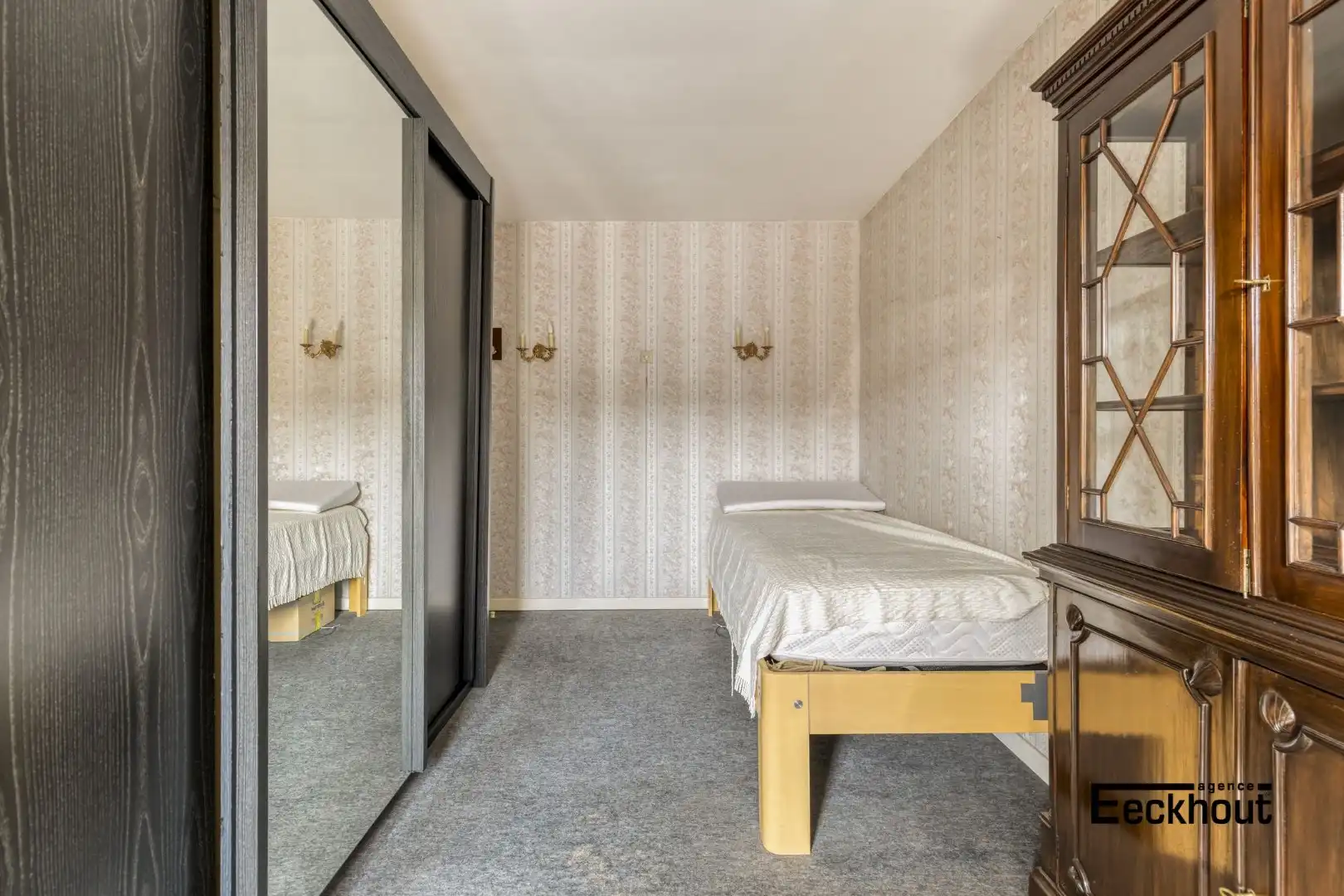 Te moderniseren woning op goede ligging met garage en tuin! foto 17