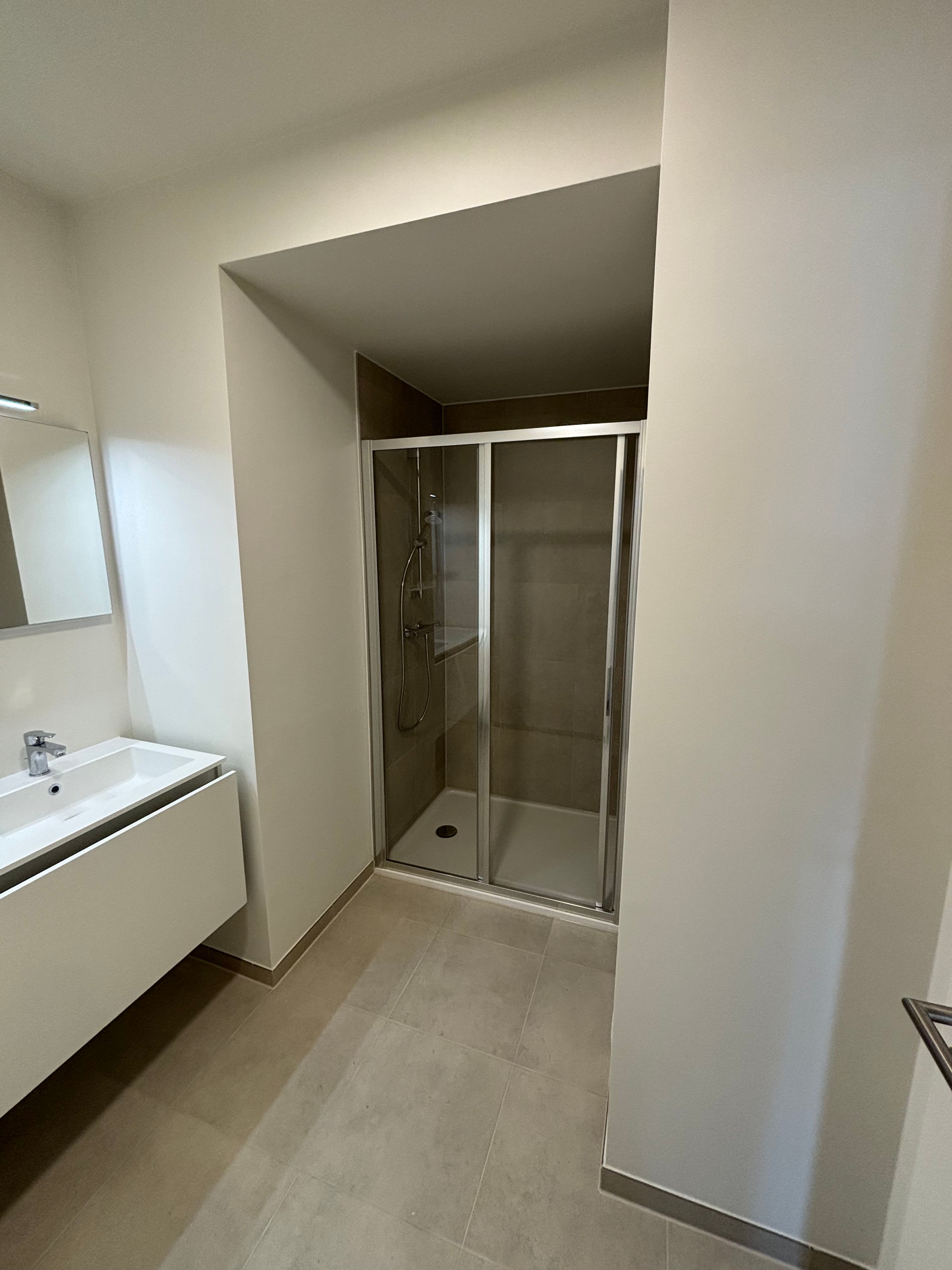 Nieuwbouw 2-slaapkamerappartement met terras foto 15