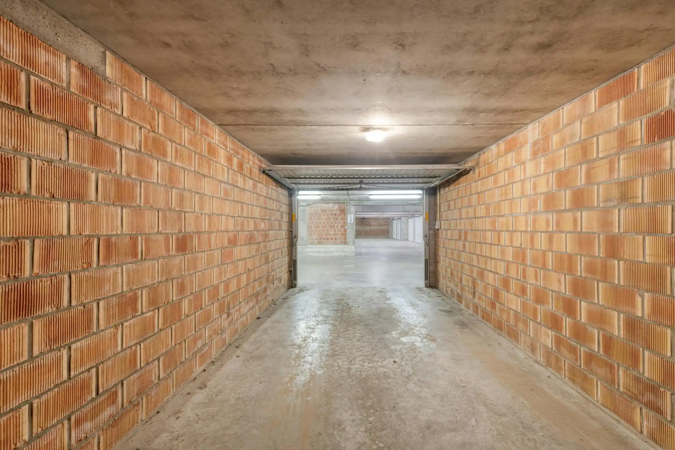 Ruime garagebox te koop in De Panne foto 7