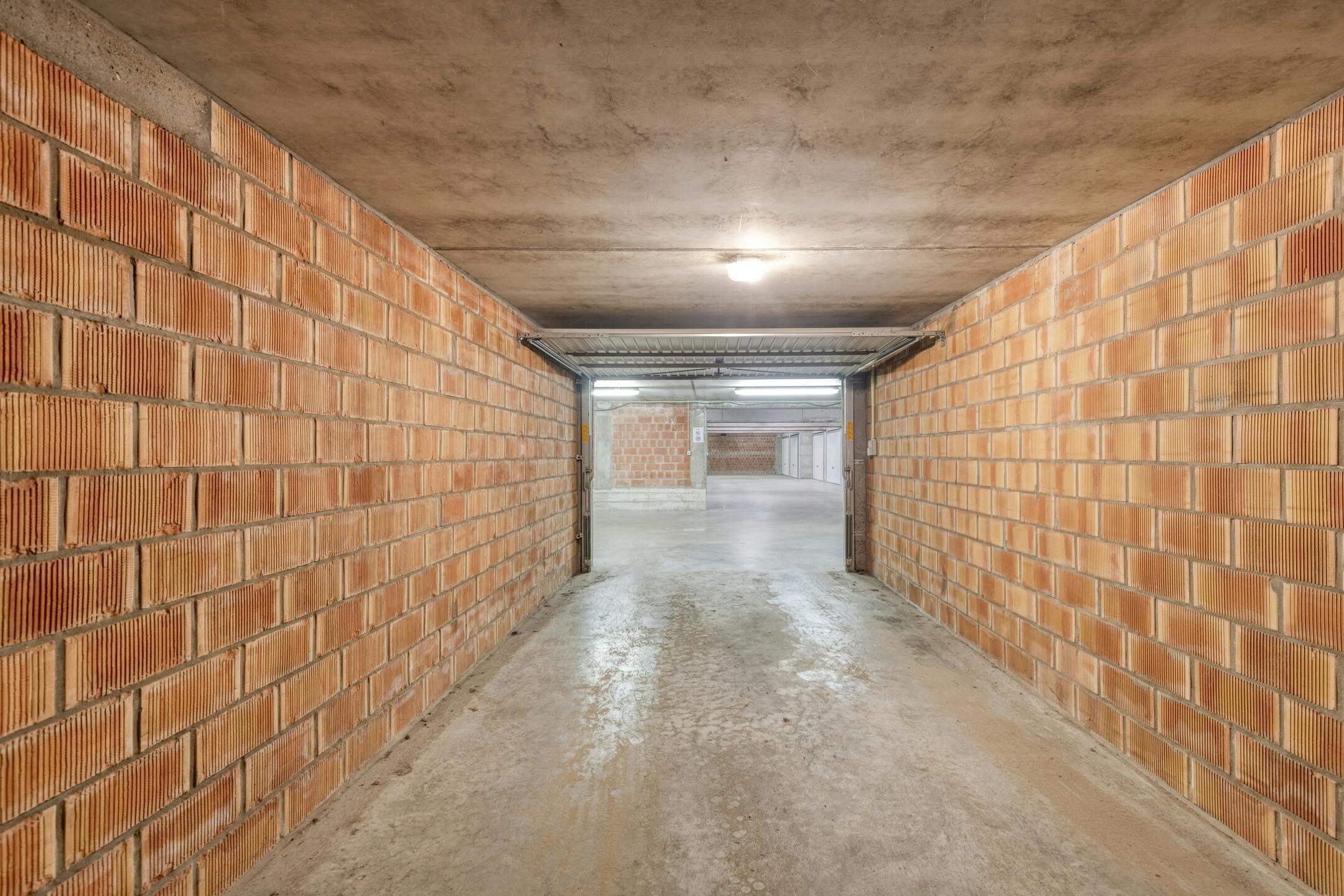 Ruime garagebox te koop in De Panne foto 7