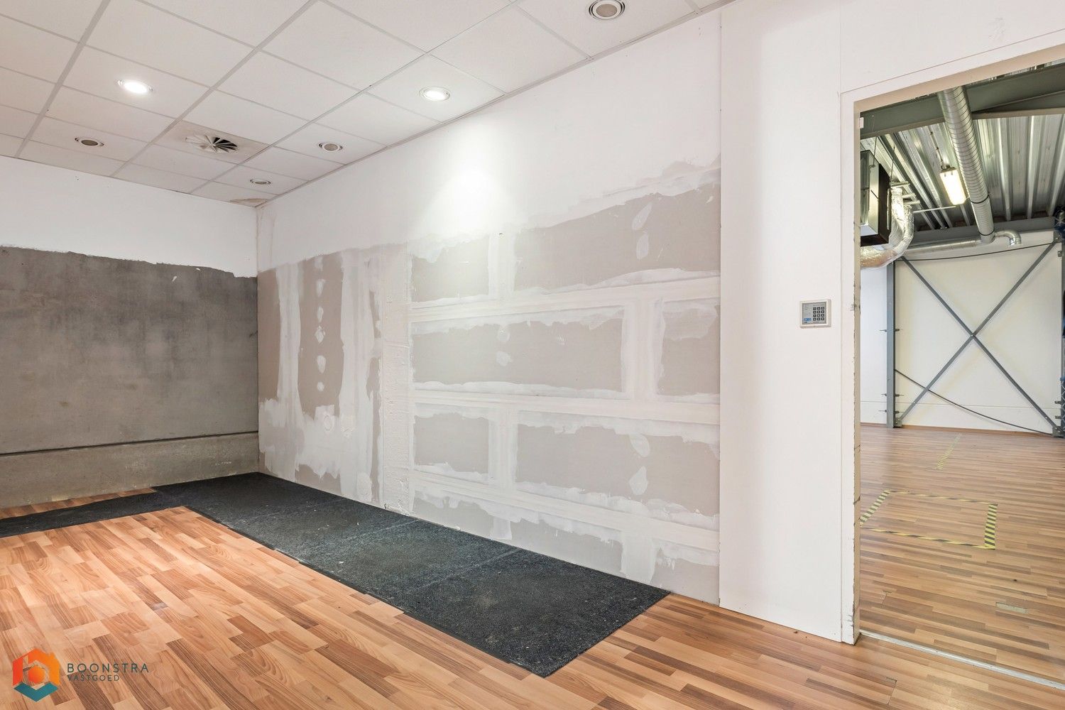 Ruim handelsgelijkvloers op een uitstekende locatie te Heist-op-den-Berg foto 15