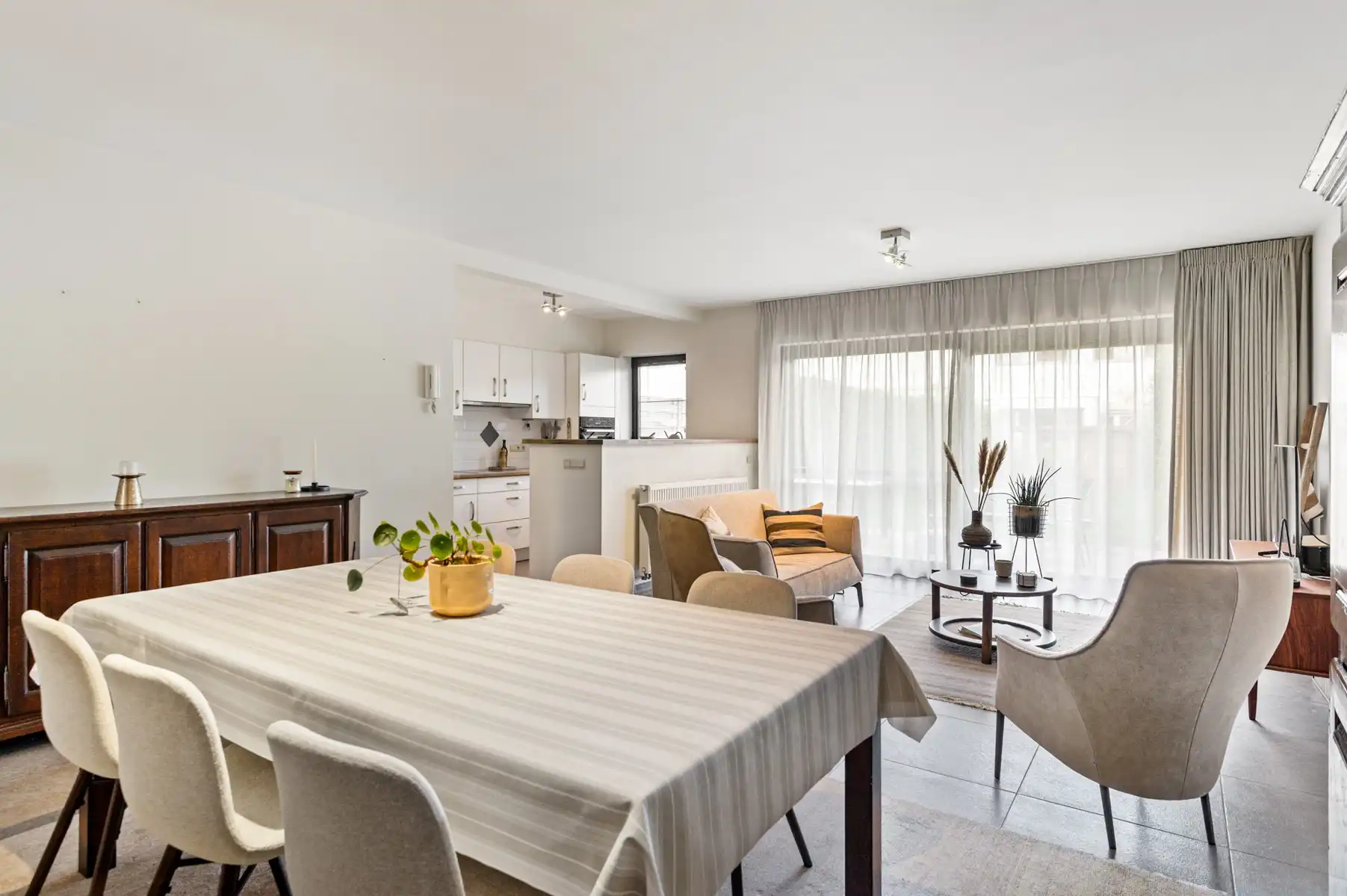 Gelijkvloers appartement met tuin en staanplaats foto 4