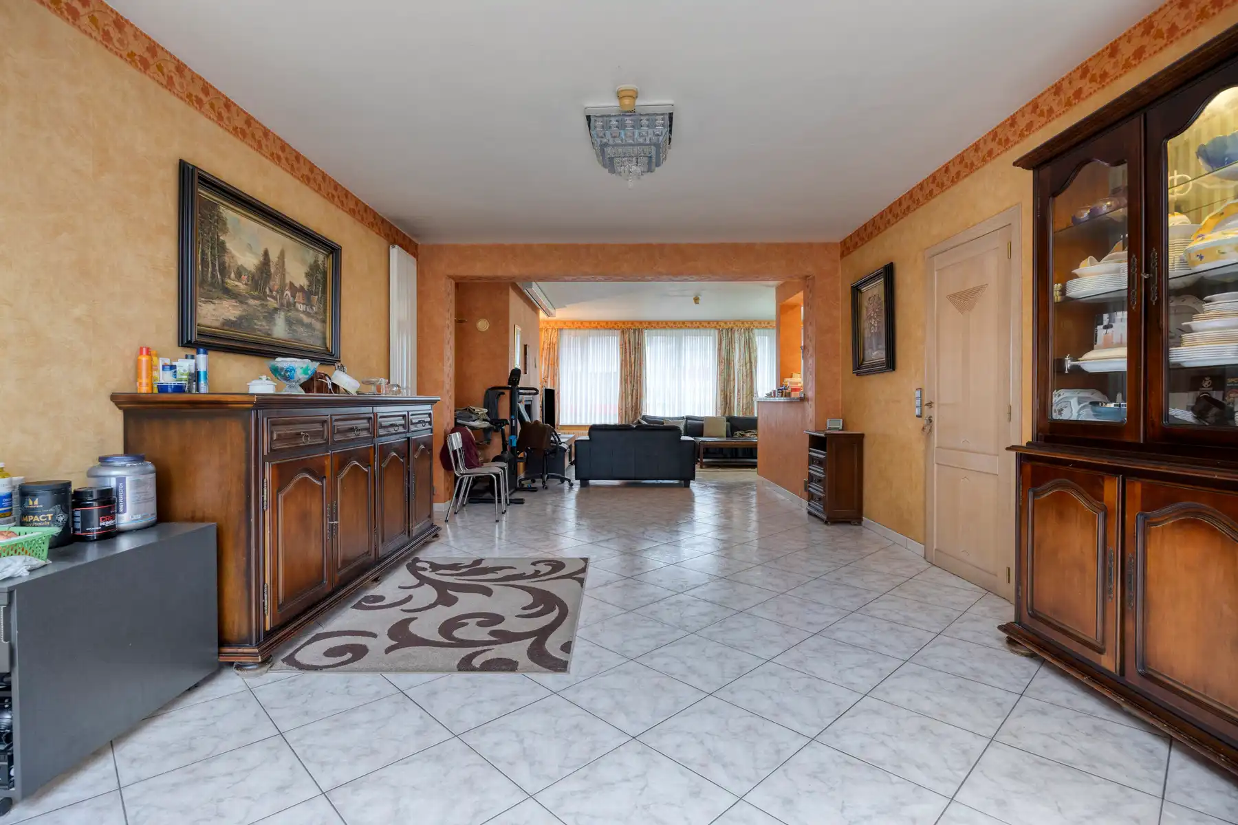 Gezinswoning met vier slaapkamers, tuin en ruime garage foto 7