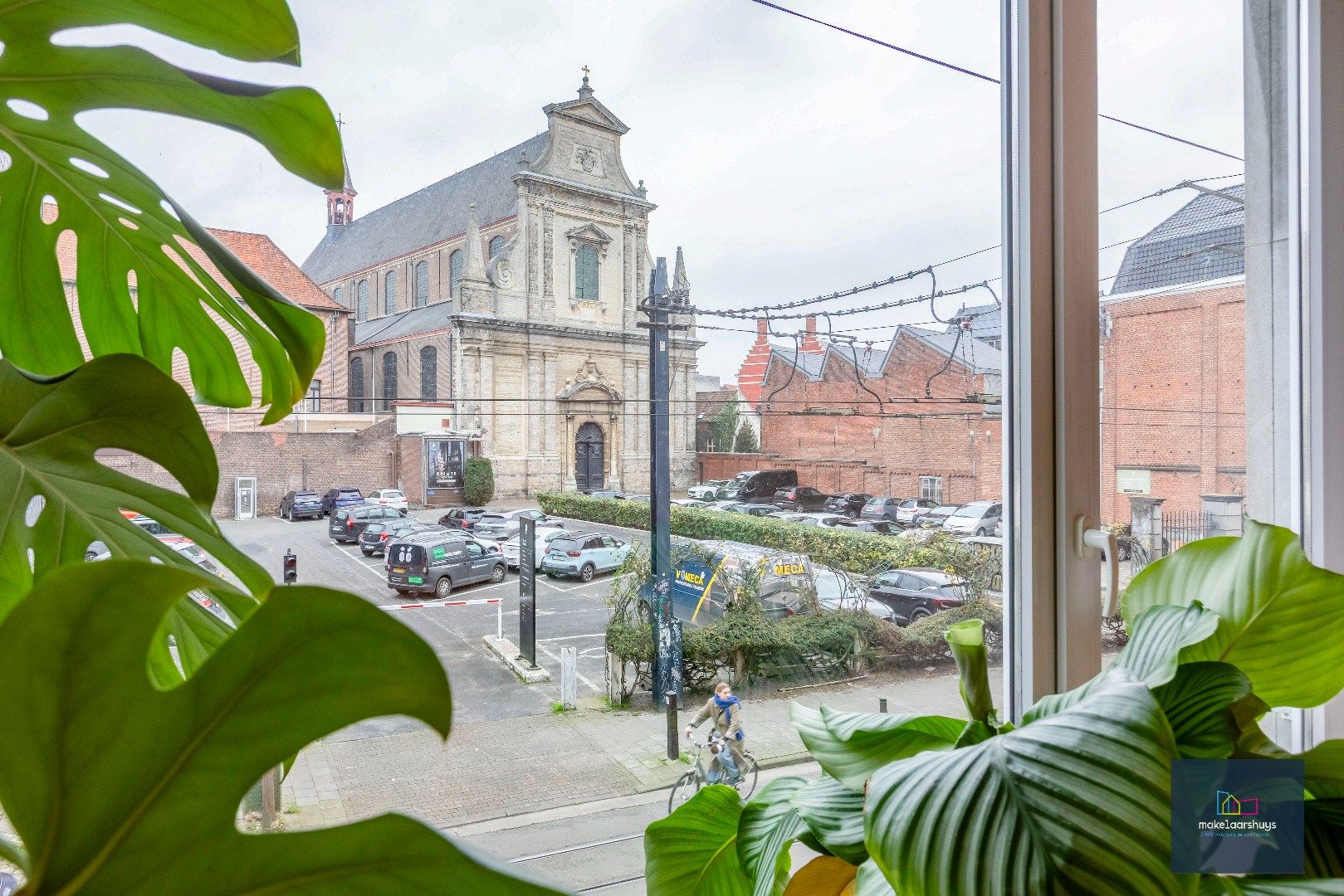 Mooi en centraal gelegen 2 slaapkamerappartement met terras en staanplaats foto 3