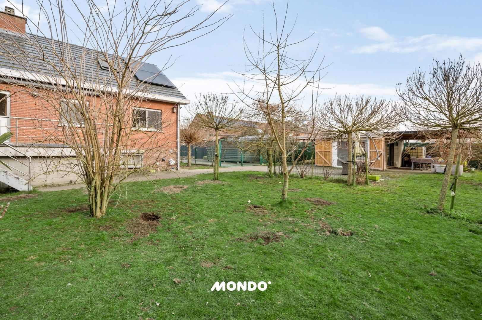 Vrijstaande woning met rondomtuin in rustige bosomgeving foto 3