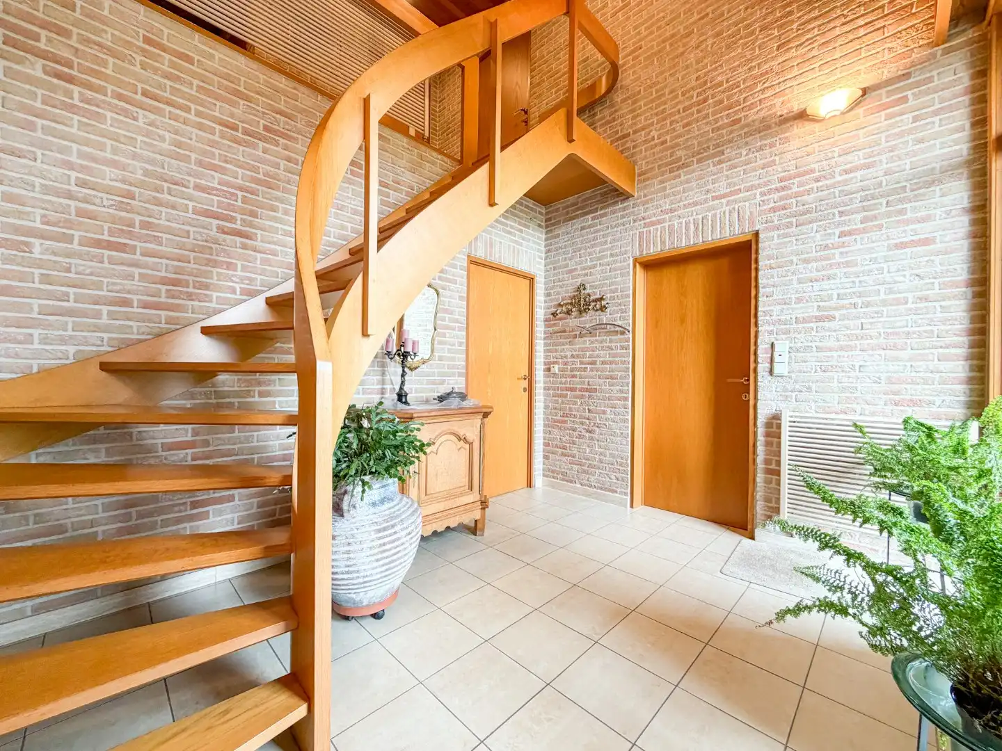 Villa op groot perceel met open zicht: 4 slaapkamers, 2 badkamers, grote tuin, topper te Torhout! foto 6