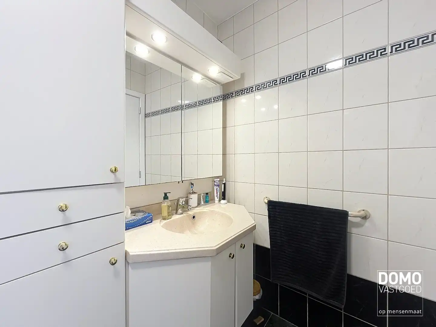 RUIM APPARTEMENT MET TERRAS, 1 SLAAPKAMERS EN PARKEERPLAATS IN HET CENTRUM VAN HASSELT  foto 10