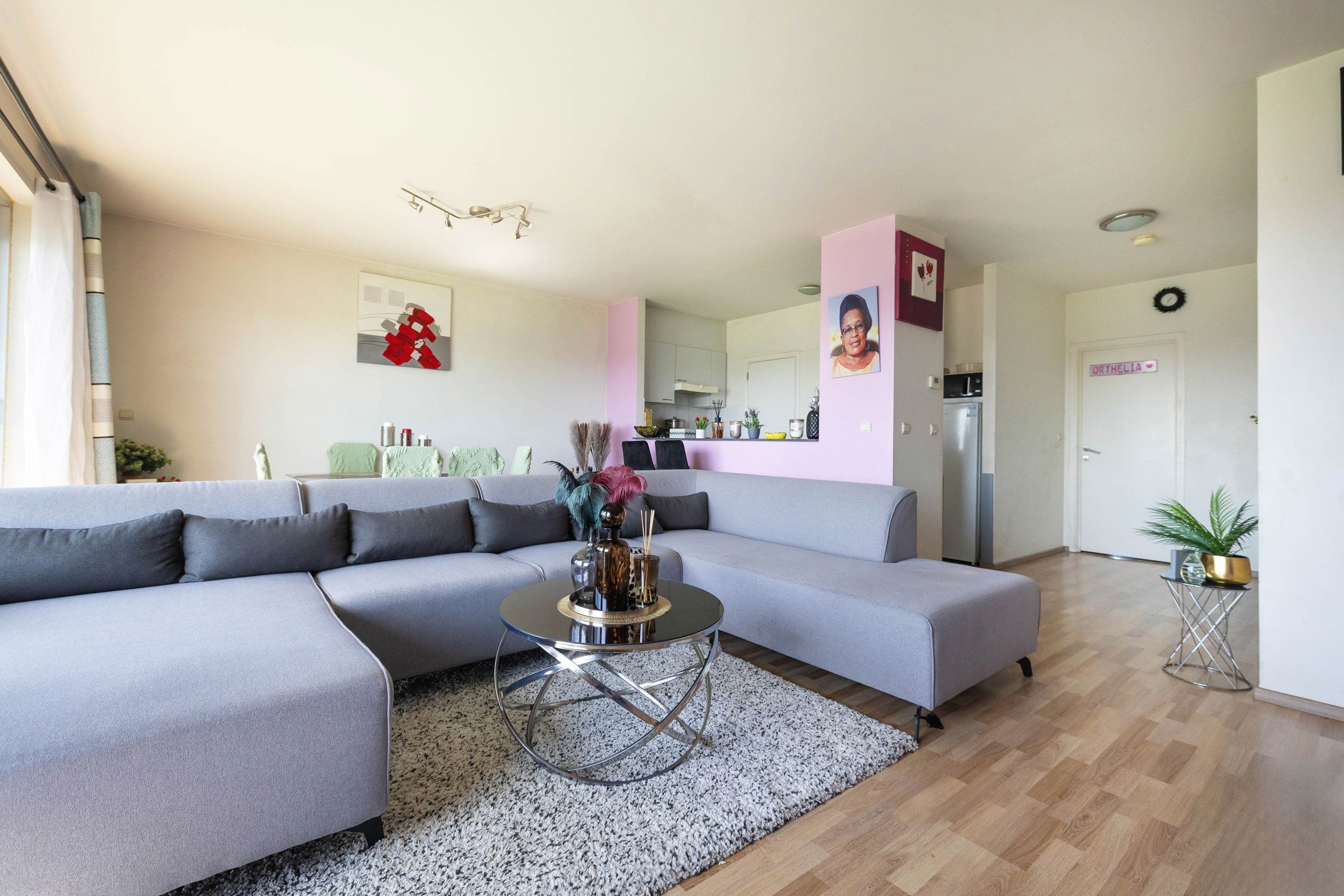 Appartement met 2 slaapkamers + P foto {{pictureIndex}}