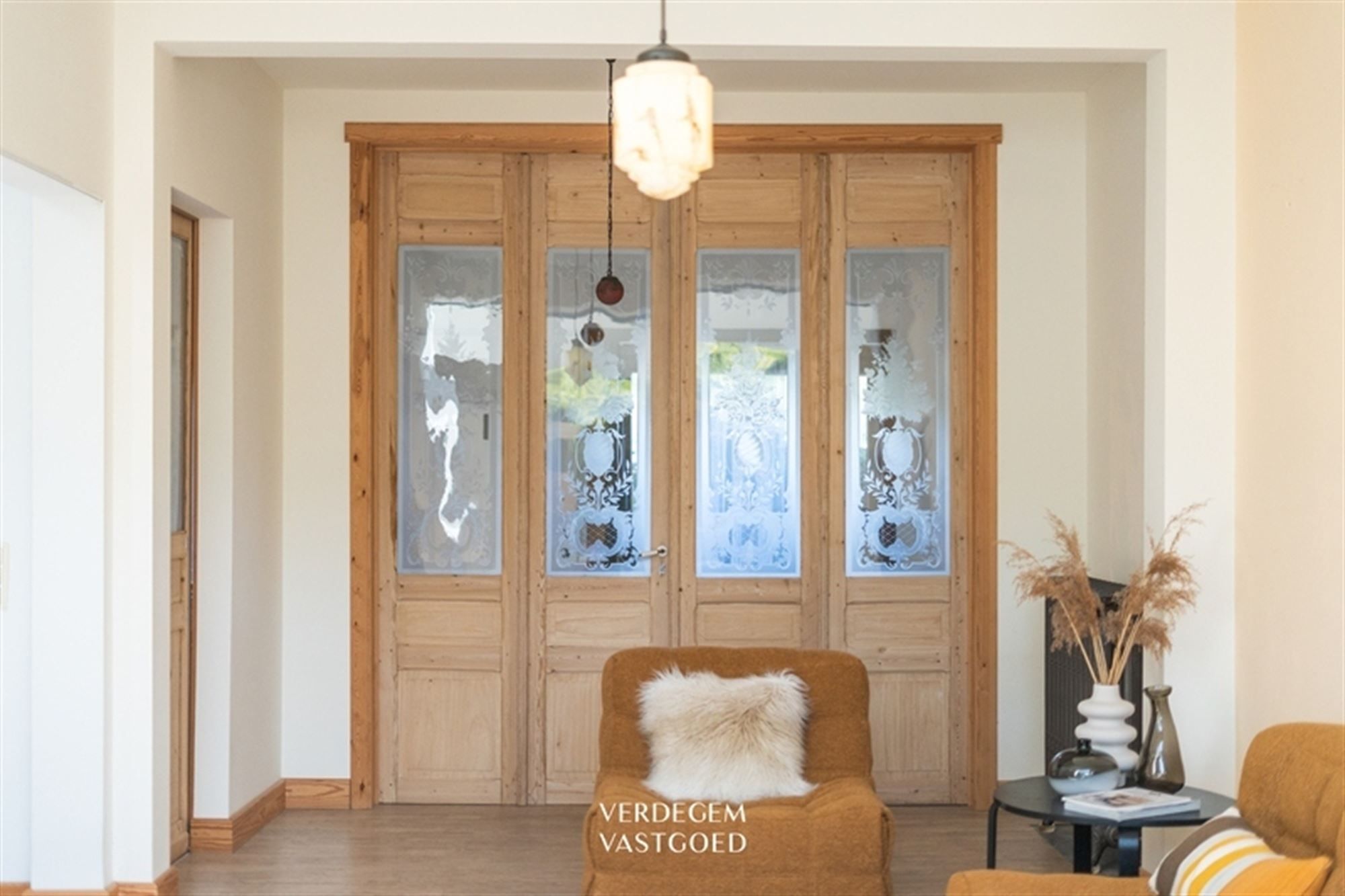 Mooie jaren '30 woning met 3 slaapkamers en grote stadstuin foto {{pictureIndex}}