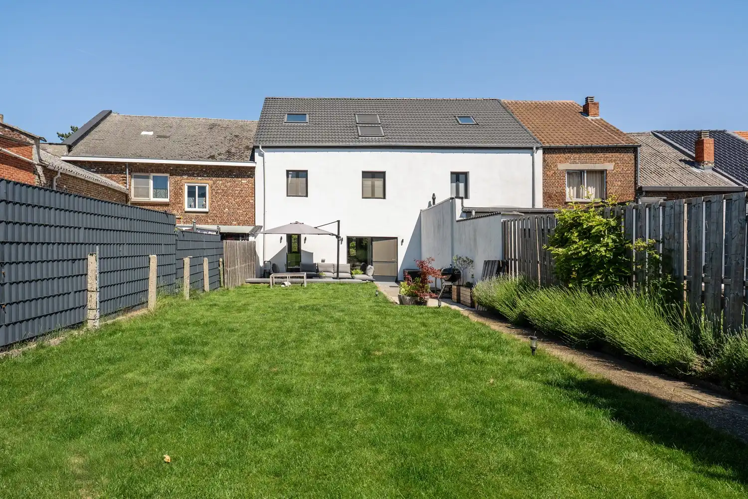 Instapklare woning met 4 slpkrs met gezellig terras en tuin foto 15