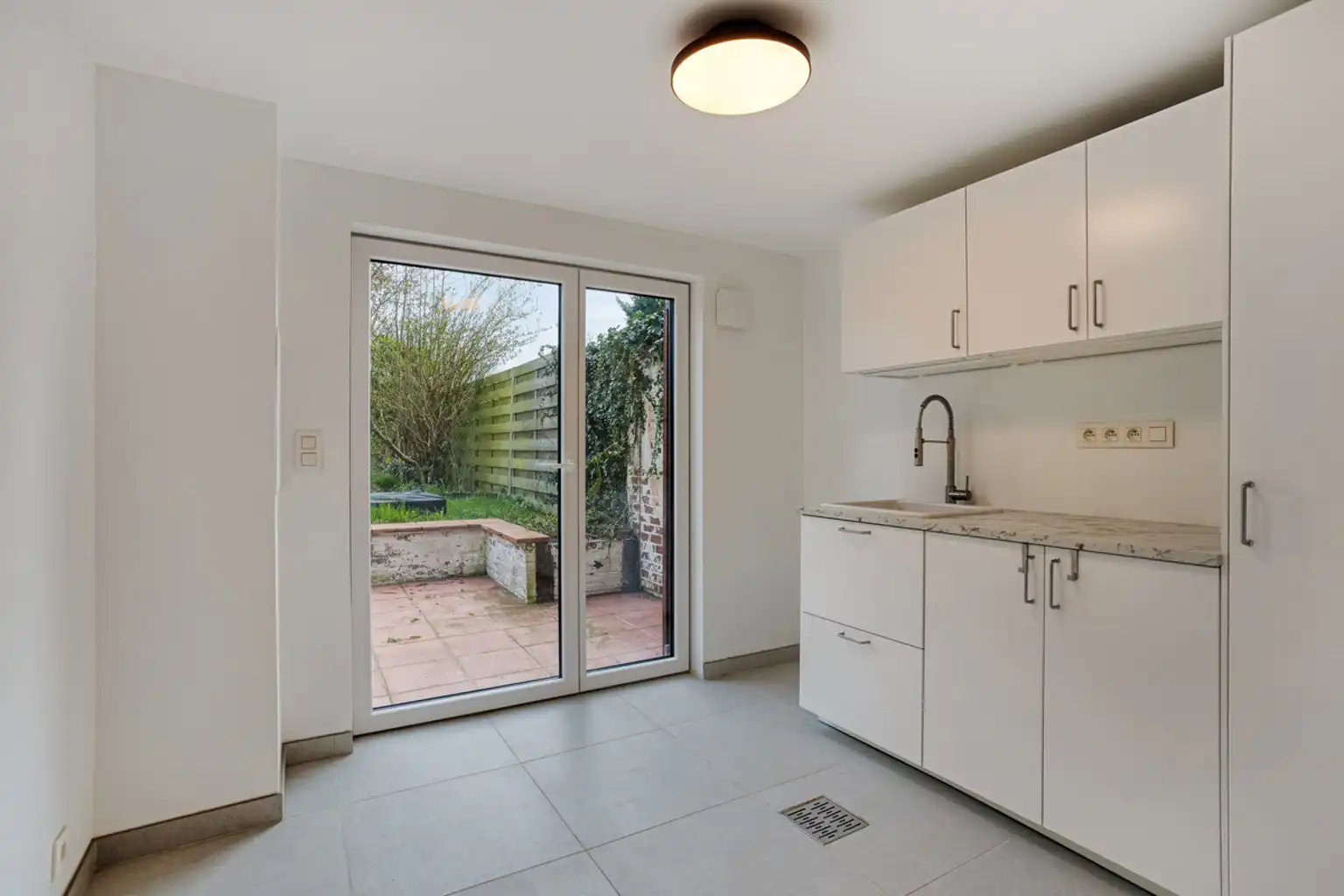 Volledig gerenoveerde driegevel bel-etage in rustige wijjk foto 18