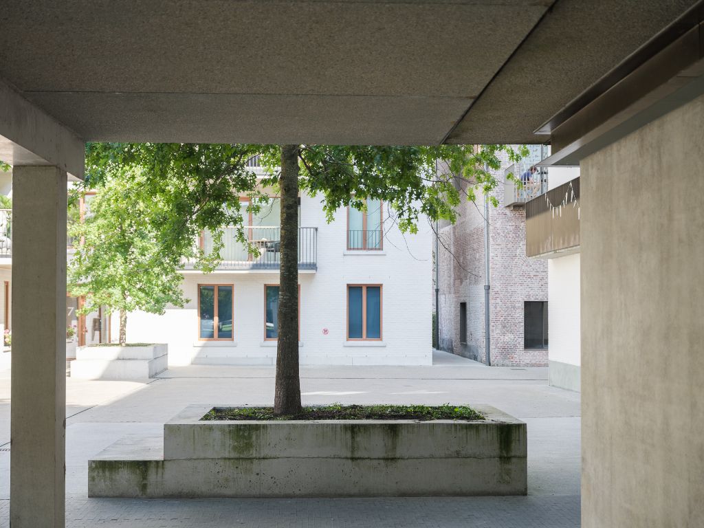 Hedendaags gelijkvloers appartement met één slaapkamer en stadstuin, gelegen in de voormalige brandweerkazerne en de vroegere kunstacademie, midden in het historisch hart van Gent. foto 23