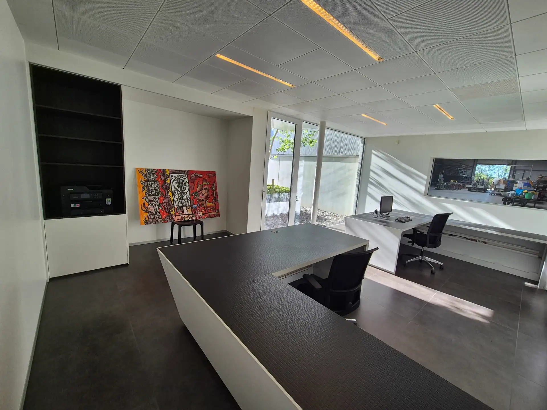TE HUUR: BEDRIJFSGEBOUW MET REPRESENTATIEVE KANTOREN TE GENK foto 10