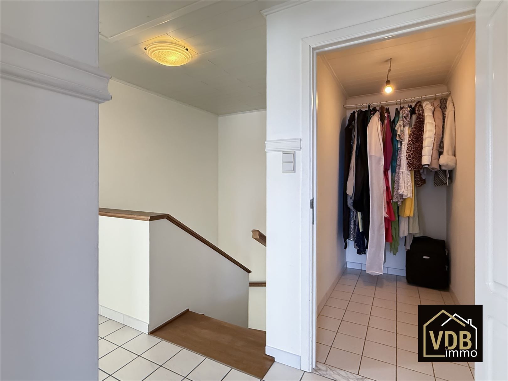 Instapklare halfopen bebouwing met 3 slaapkamers foto 64