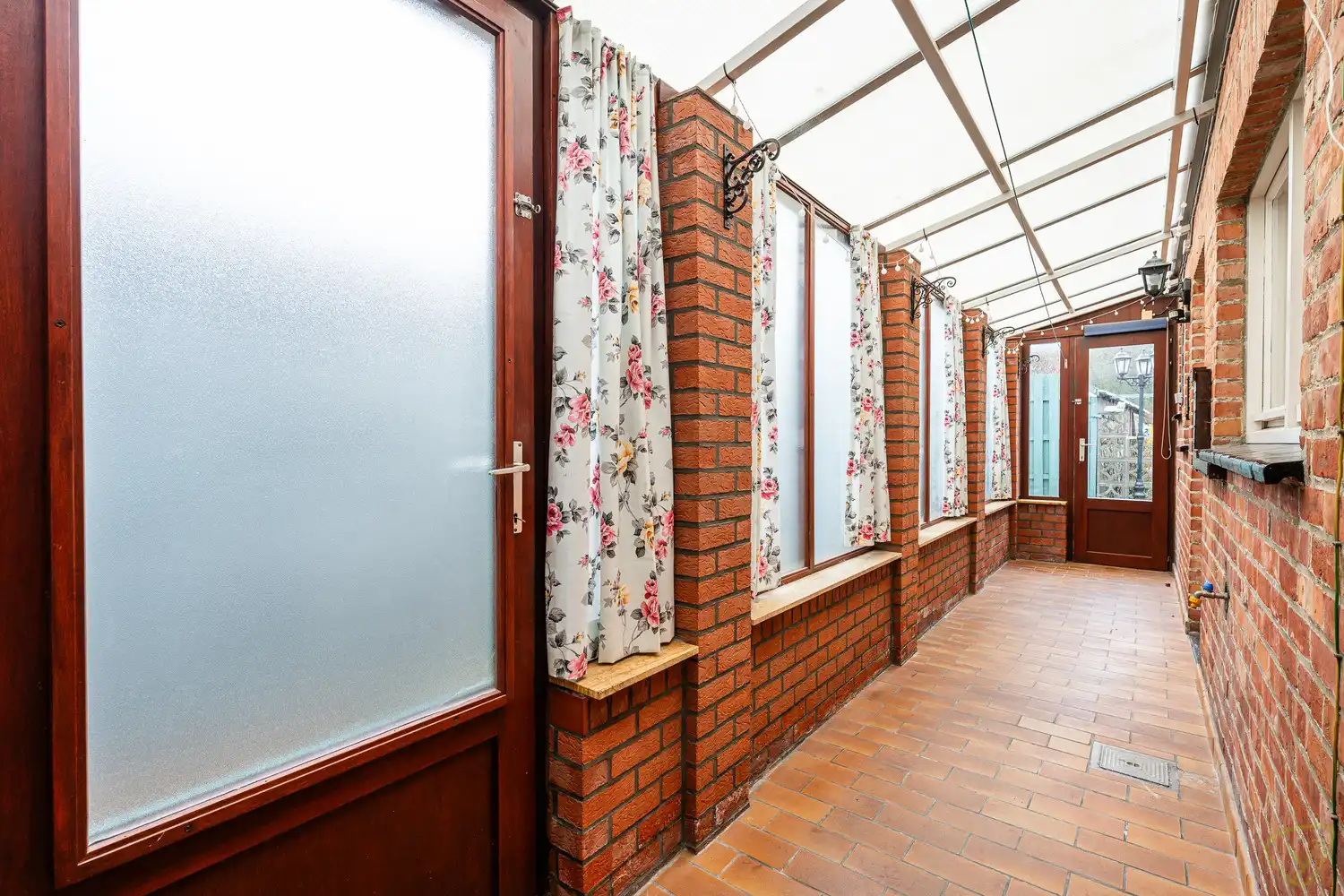 Ruime woning met een gunstige ligging te Eeklo! foto 11