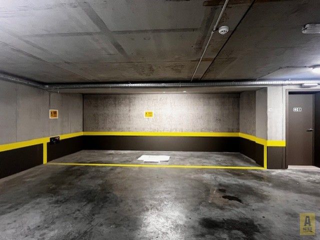 Meerdere ondergrondse parkeerplaatsen te huur in res Europe foto 2