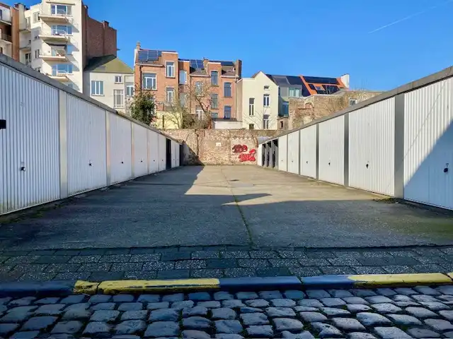 CENTRUM GENT, RUIME AFGESLOTEN GARAGE foto {{pictureIndex}}