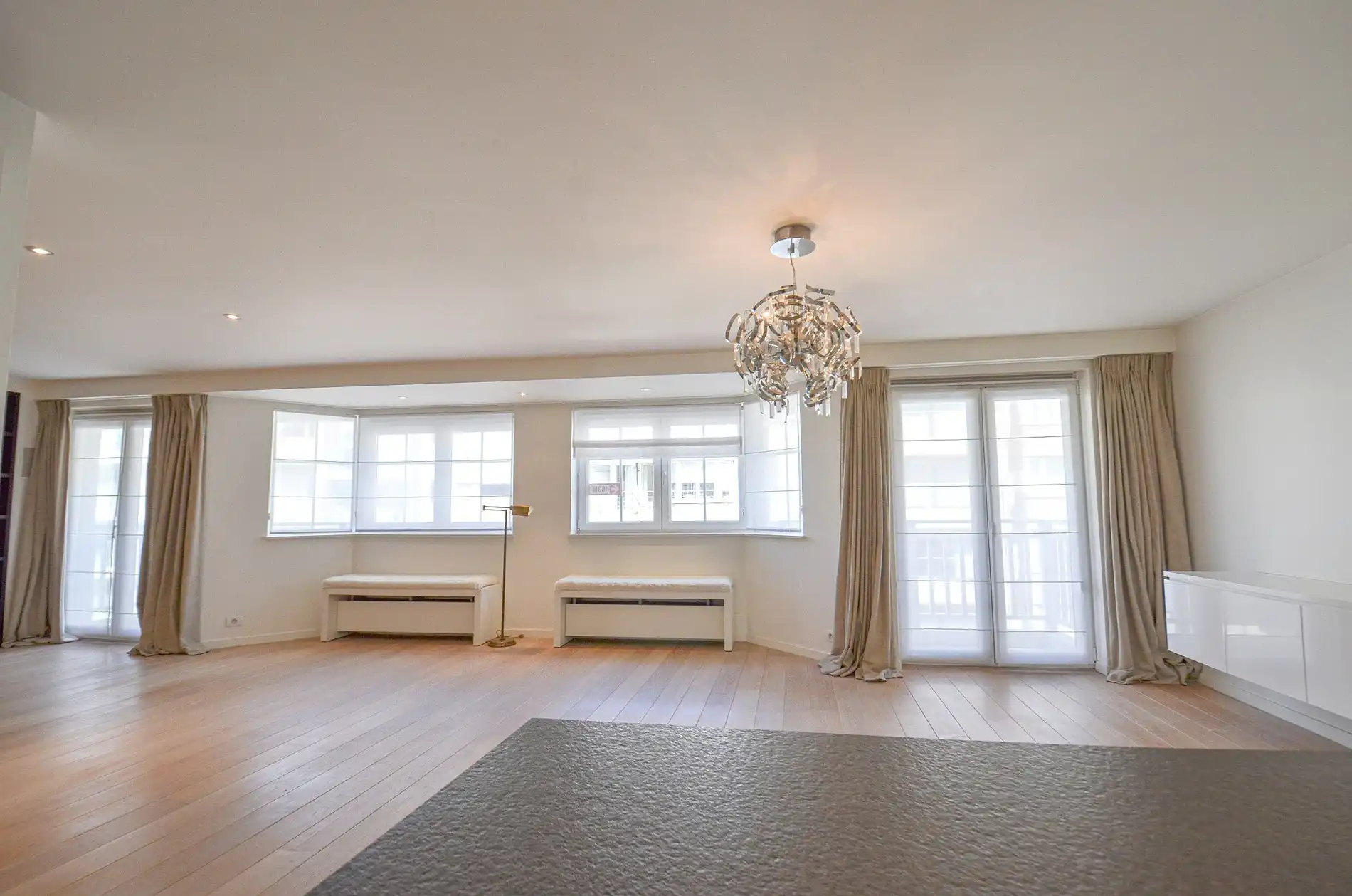 Topaanbieding – Uitzonderlijk ruim appartement gelegen in een stijlvolle residentie. foto 17