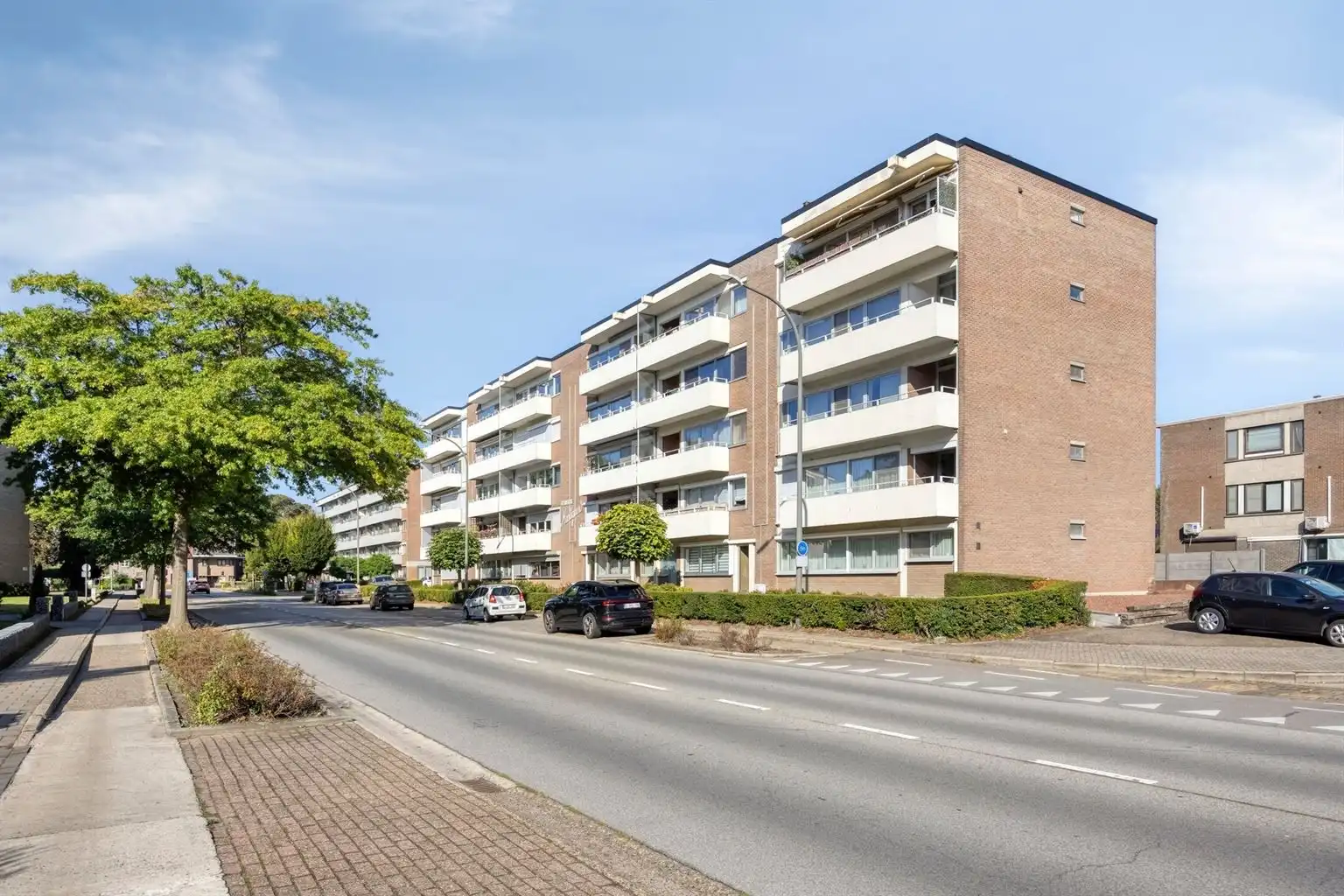 Zeer ruim 3 (+1)-slaapkamer appartement met terras, garagebox en aparte berging, gelegen op wandelafstand van het centrum van Maaseik. foto 27