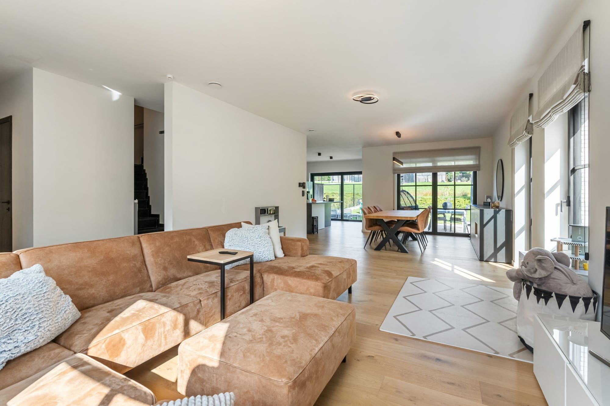 Exclusieve nieuwbouwwoning met verfijnde afwerking en ruime tuin! foto 4