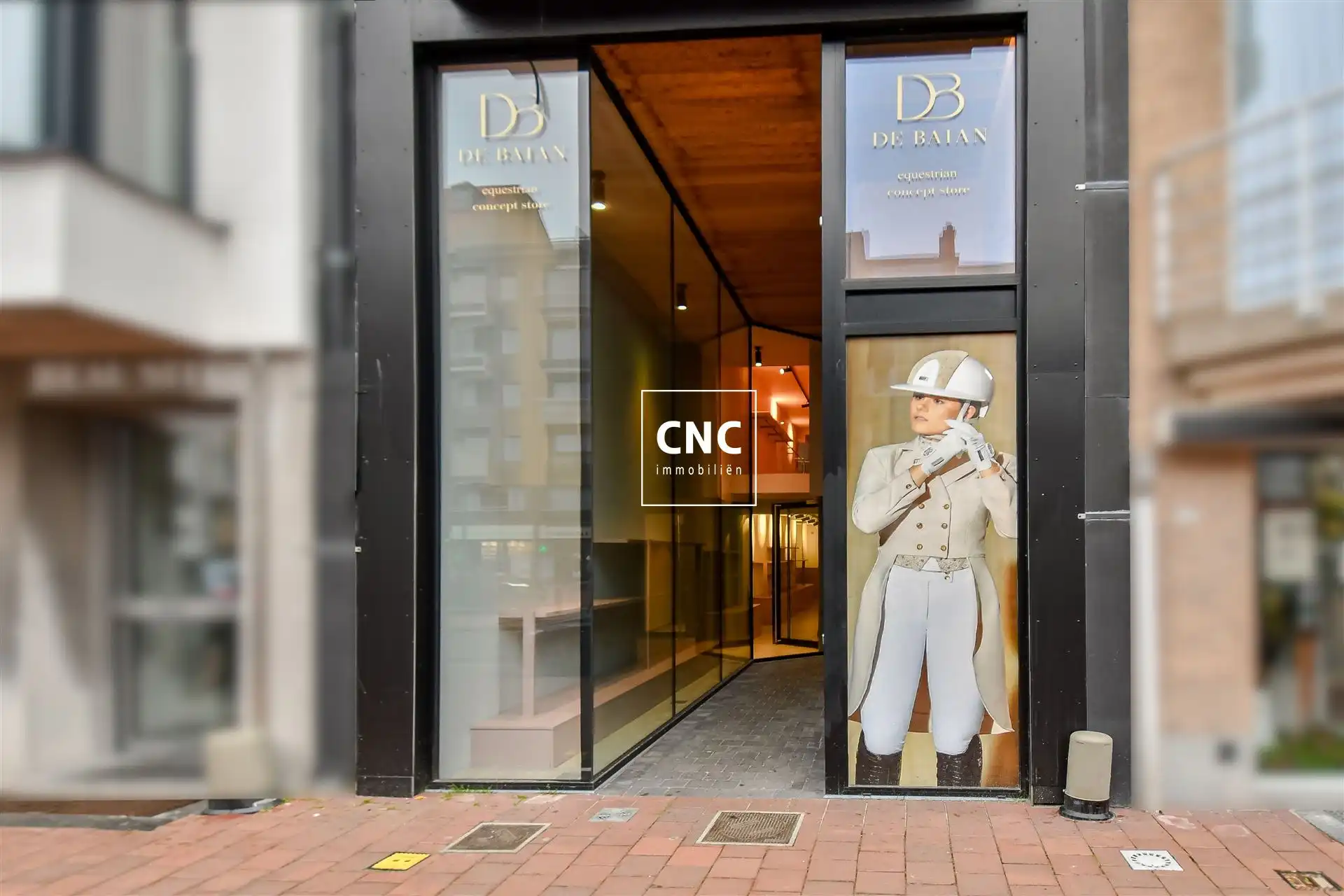 Recent lichtrijk handelspand in het commerciële centrum van Knokke foto 2