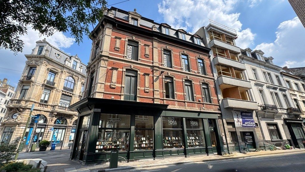 Kantoorruimte te huur in gerenoveerde herenwoning in centrum Gent foto {{pictureIndex}}