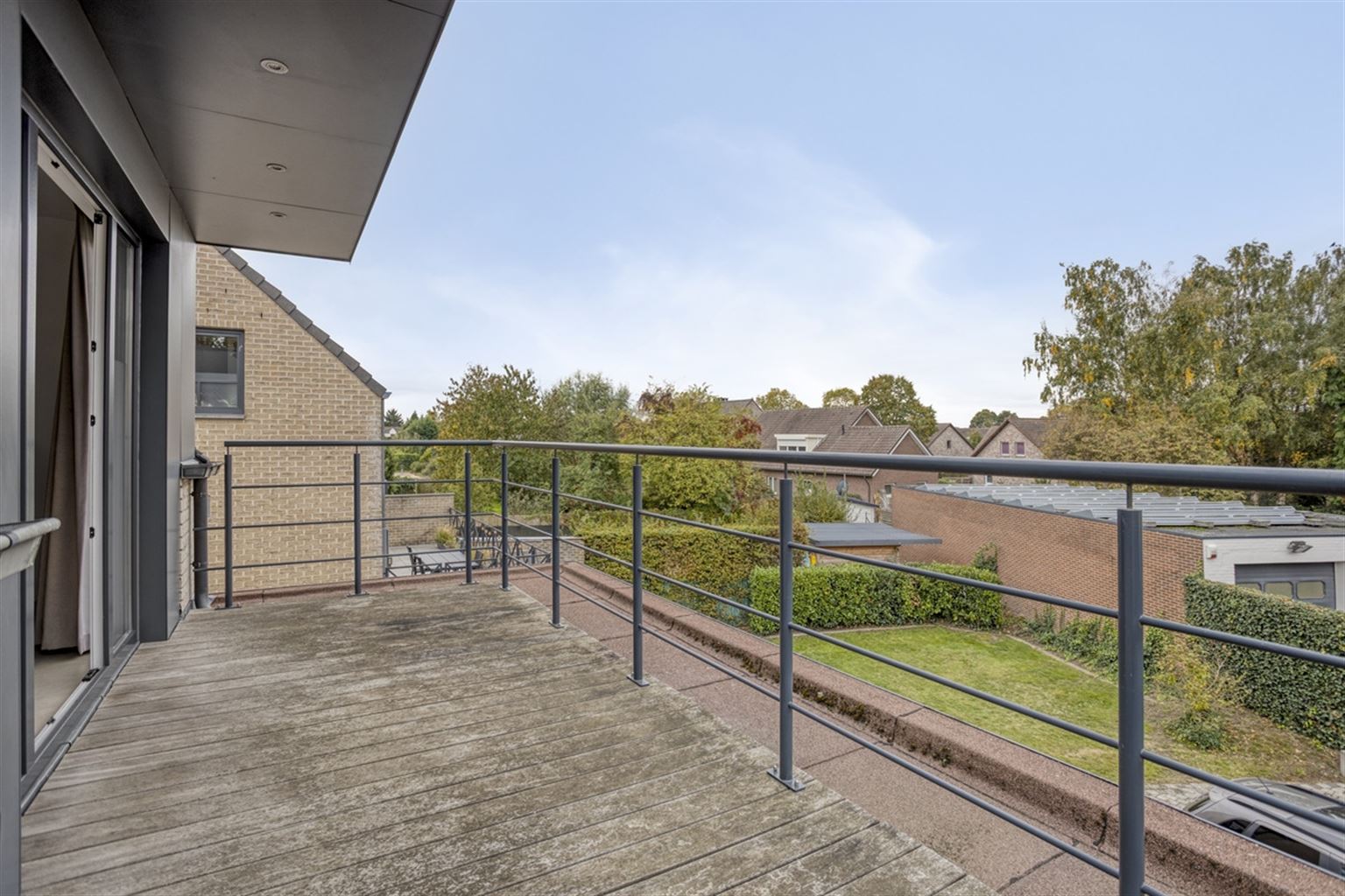 Ruim appartement met gezellig terras en staanplaats, op een toplocatie vlak bij het centrum van Maaseik en op wandelafstand van scholen en voorzieningen. foto 8