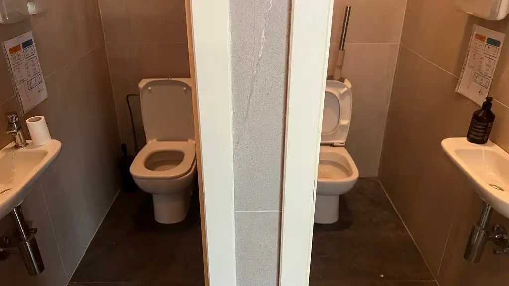 Showroom met kantoor en stockageruimte te huur in de haven van Gent foto 10