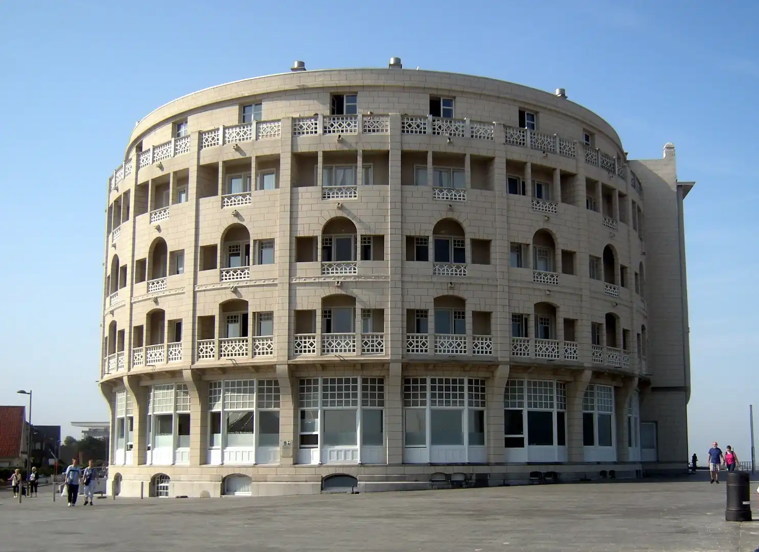 Exclusief appartement met 7 hotelkamers in het iconische Grand Hotel Bellevue – “De Rotonde” – Westende-Bad foto {{pictureIndex}}