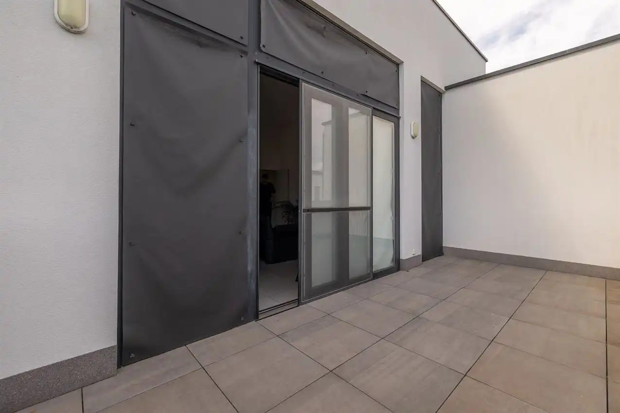 Ruime, zonnige penthouse met 2 slpk. en 2 ondergrondse autostaanplaatsen foto 8