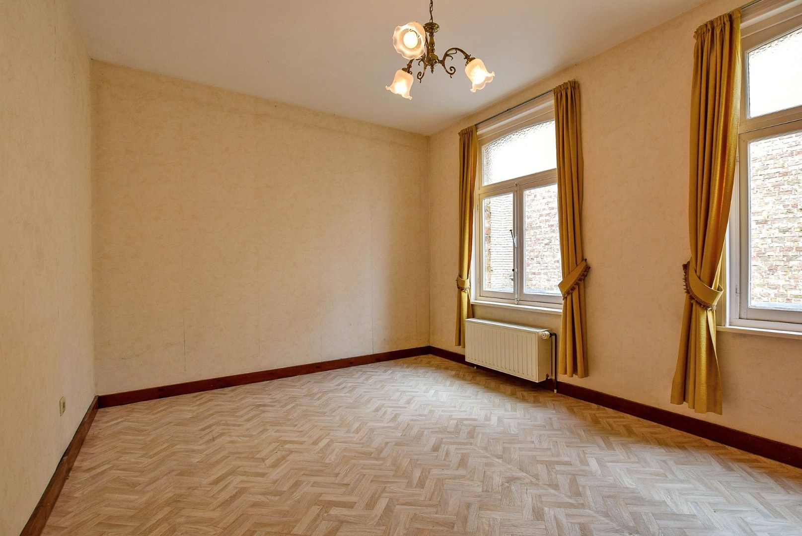 Goed gelegen te renoveren rijwoning bestaande uit een voorgebouw en achterbouw, pal in het centrum van De Panne.  foto 13