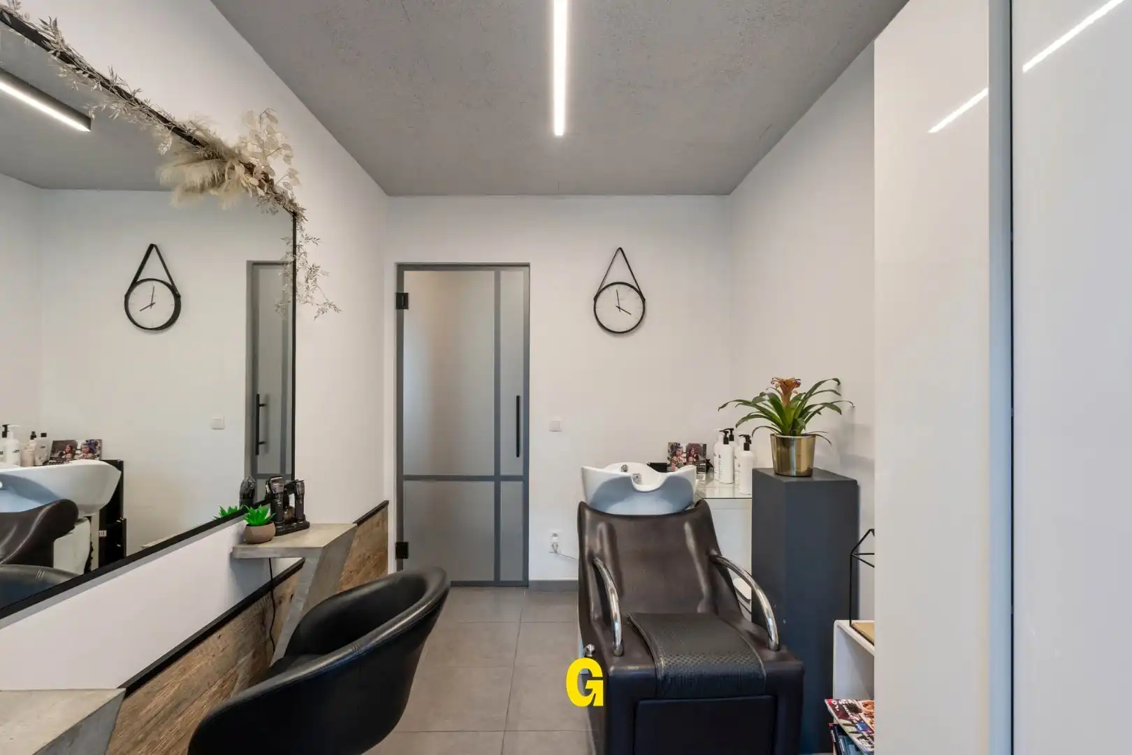 Knap ingericht gelijkvloersappartement met kelder en standplaats vlak bij het centrum foto 24