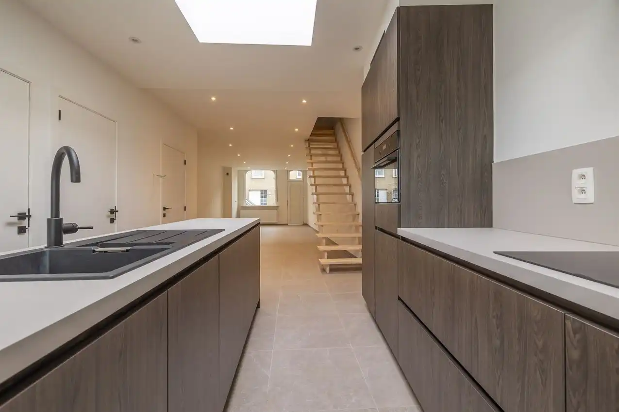 Vernieuwde rijwoning met drie slaapkamers en mooie tuin foto 5