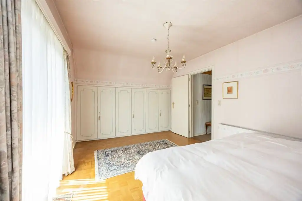 Klassieke te renoveren villa op een mooi hoekperceel in wijk "Hertebos" foto 13