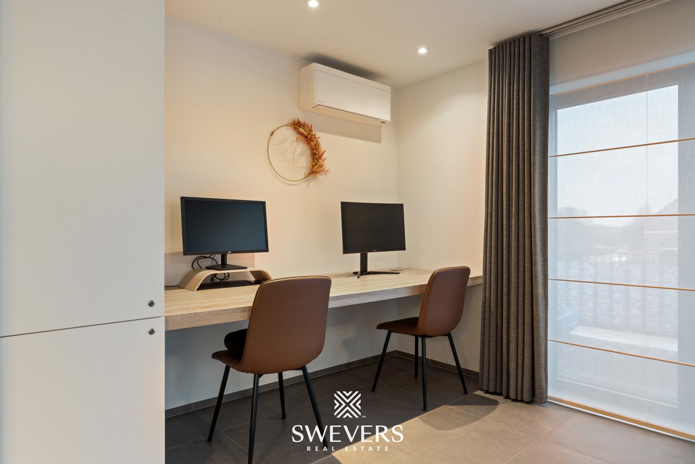 Instapklaar, volledig gerenoveerd appartement met groot terras, airco en staanplaatsen in hartje Heusden-Zolder foto 14