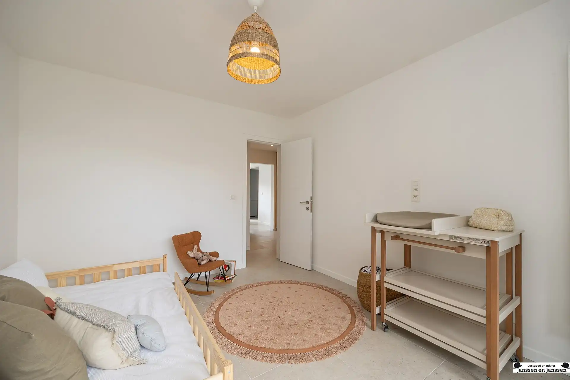 Volledig gerenoveerd gelijkvloers appartement op top locatie foto 8