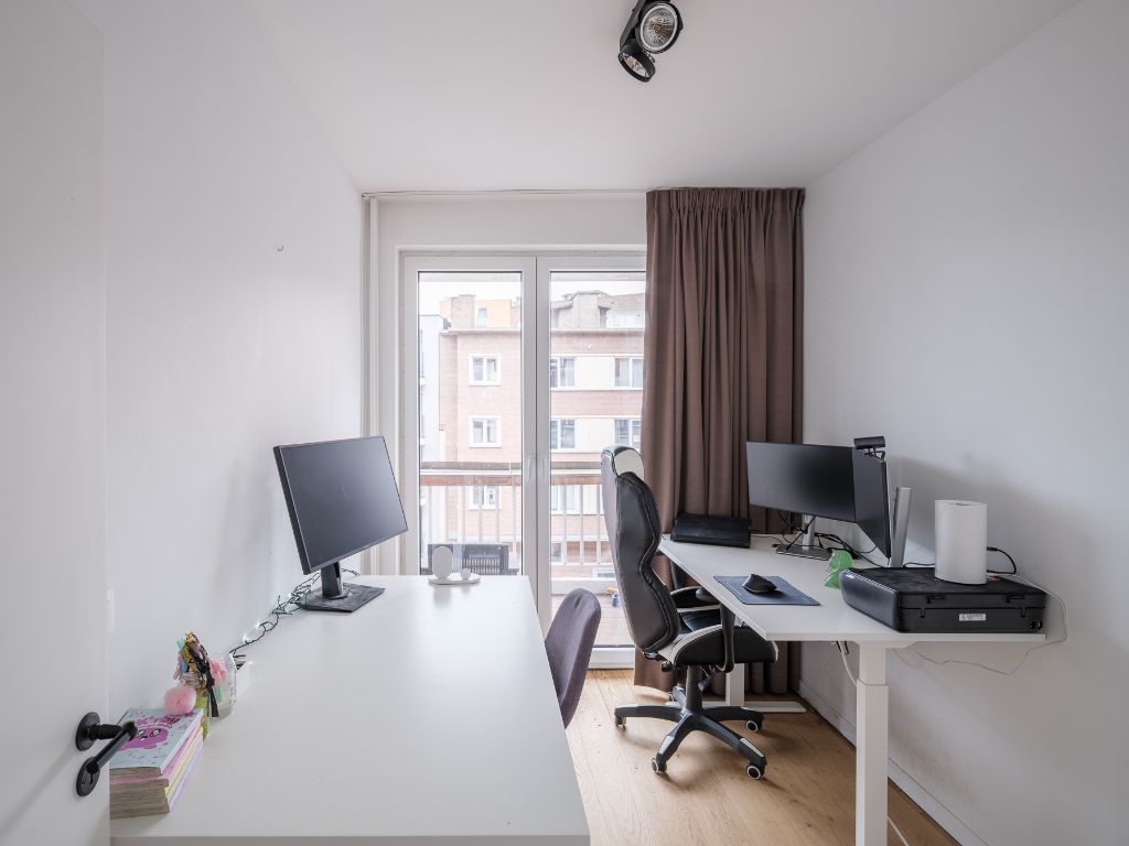 Knap gerenoveerd 3-slaapkamer appartement foto 12