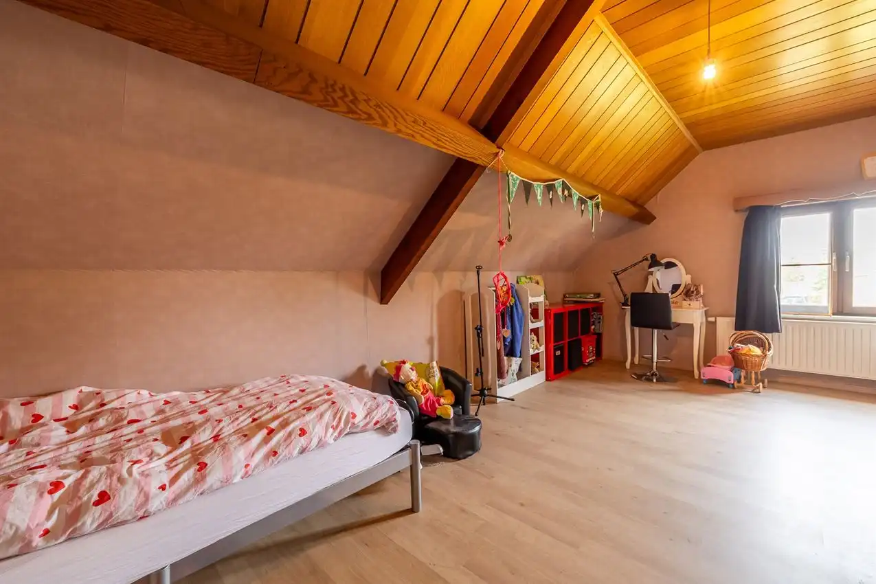 Mooie, ruime villawoning met leuke tuin op rustige locatie foto 32
