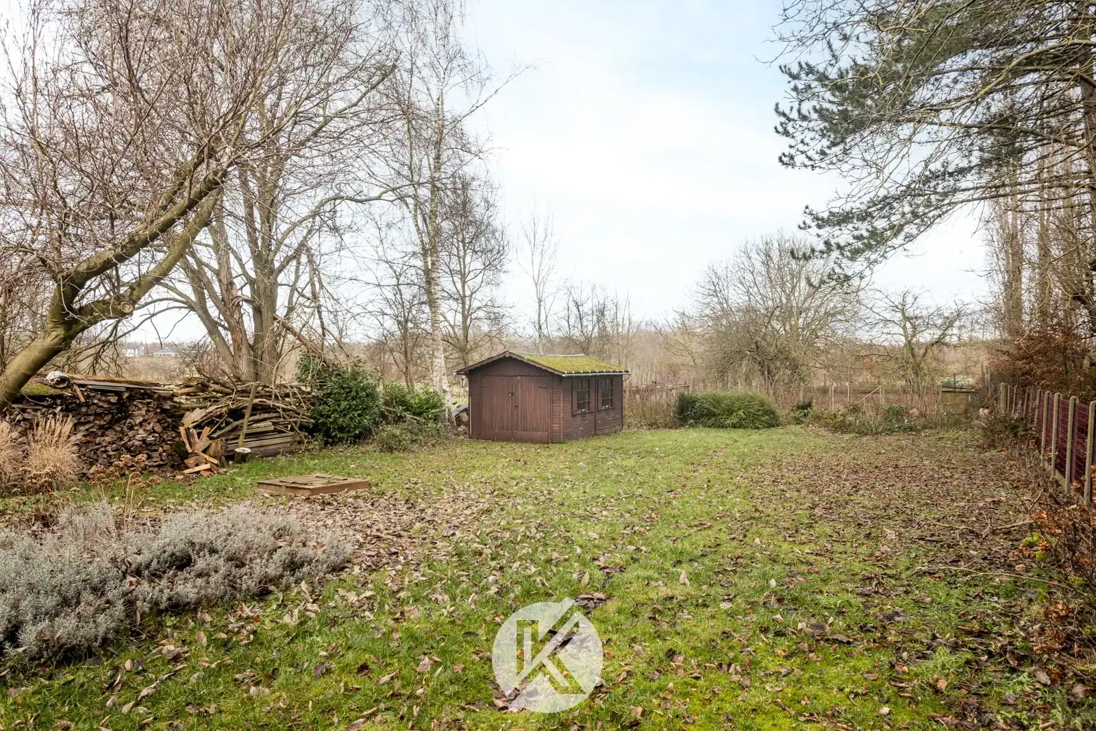 Ruime woning met uitzicht op omliggend landschap foto 11